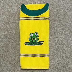 NWOT Baby Towel Bib, Embroidered 1 pk, age 1 to 5